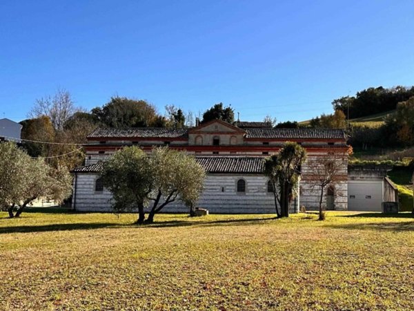 casa indipendente in vendita a Falconara Marittima in zona Castelferretti