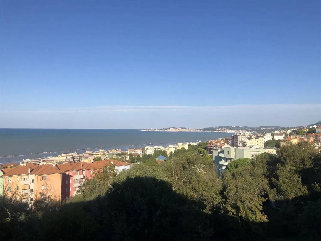 appartamento in vendita a Falconara Marittima in zona Palombina Vecchia