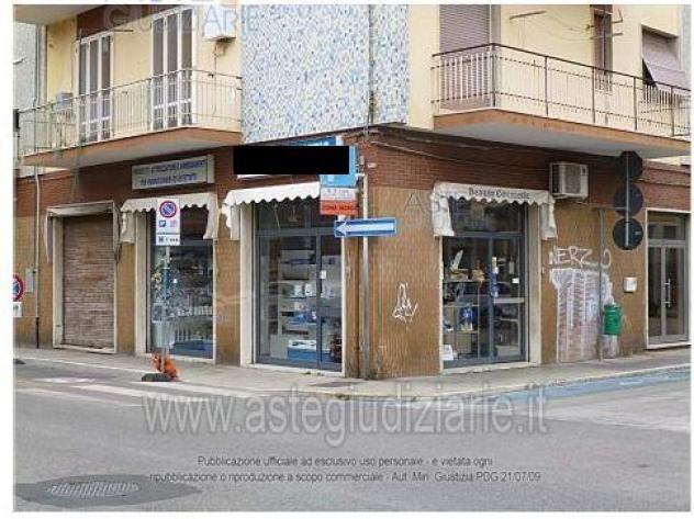 negozio in vendita a Falconara Marittima