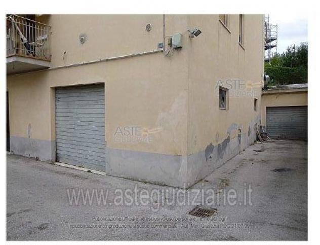 locale commerciale in vendita a Falconara Marittima in zona Castelferretti
