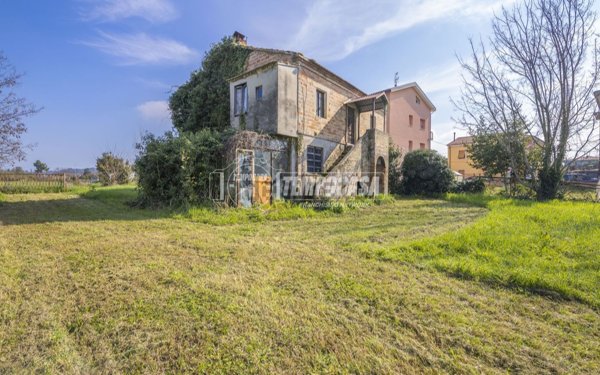 casa indipendente in vendita a Falconara Marittima in zona Castelferretti