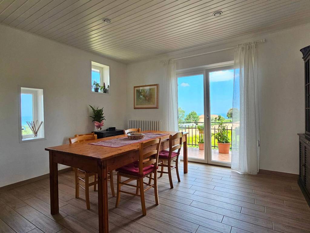 casa indipendente in vendita a Falconara Marittima