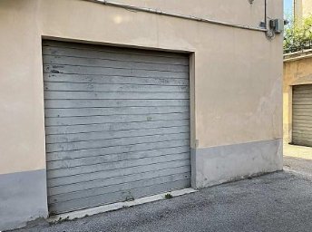 locale di sgombero in vendita a Falconara Marittima