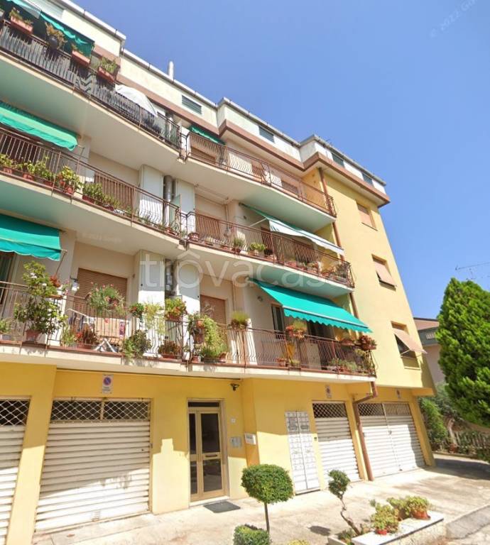 appartamento in vendita a Falconara Marittima in zona Castelferretti