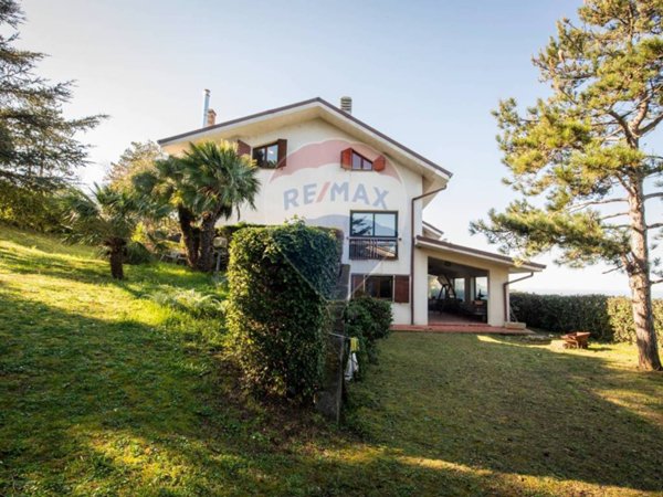 casa indipendente in vendita a Falconara Marittima