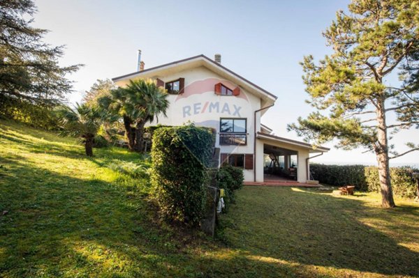 casa indipendente in vendita a Falconara Marittima