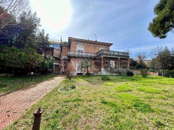 casa indipendente in vendita a Falconara Marittima