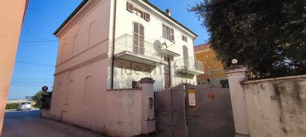 casa indipendente in vendita a Falconara Marittima
