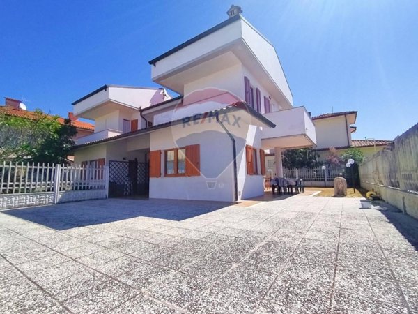 casa indipendente in vendita a Falconara Marittima