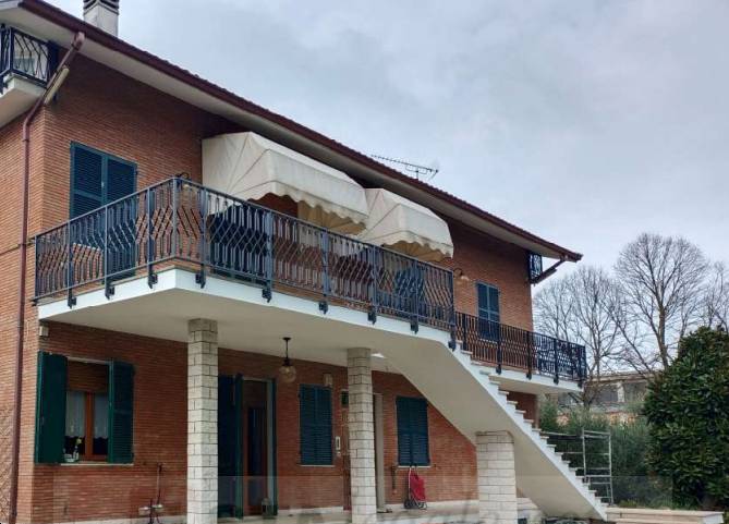 casa indipendente in vendita a Falconara Marittima