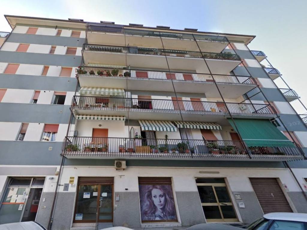 negozio in vendita a Falconara Marittima in zona Castelferretti