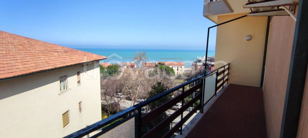 appartamento in vendita a Falconara Marittima in zona Palombina Vecchia