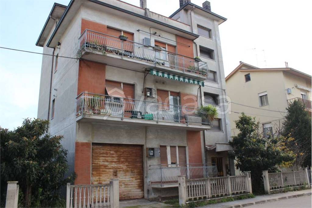 appartamento in vendita a Falconara Marittima in zona Castelferretti