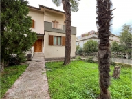 casa indipendente in vendita a Falconara Marittima in zona Castelferretti