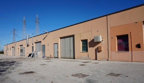 negozio in vendita a Falconara Marittima