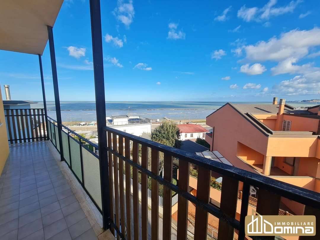 appartamento in vendita a Falconara Marittima in zona Palombina Vecchia