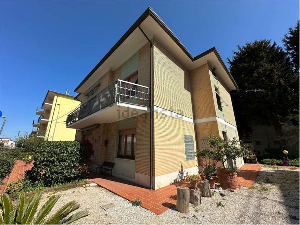 casa indipendente in vendita a Falconara Marittima in zona Castelferretti