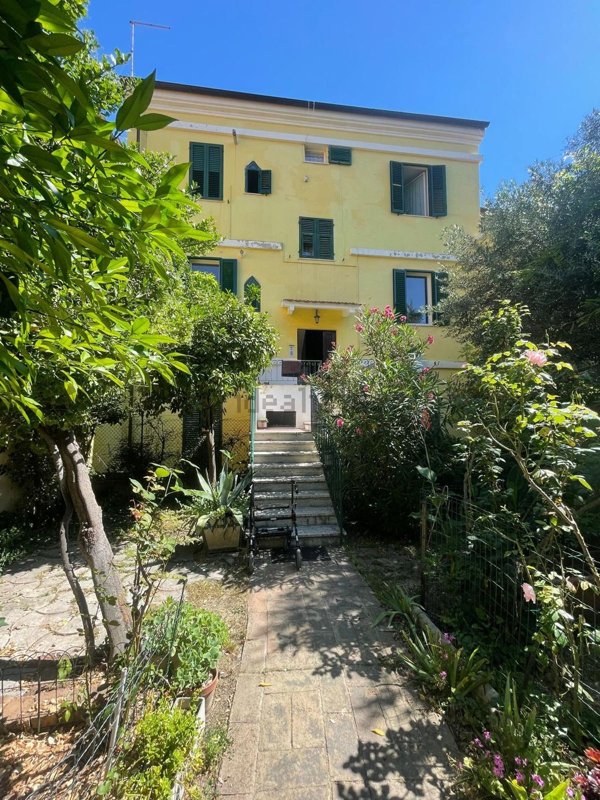 appartamento in vendita a Falconara Marittima