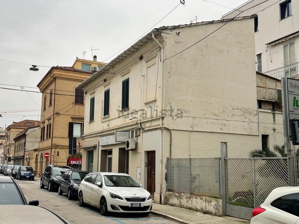 casa indipendente in vendita a Falconara Marittima