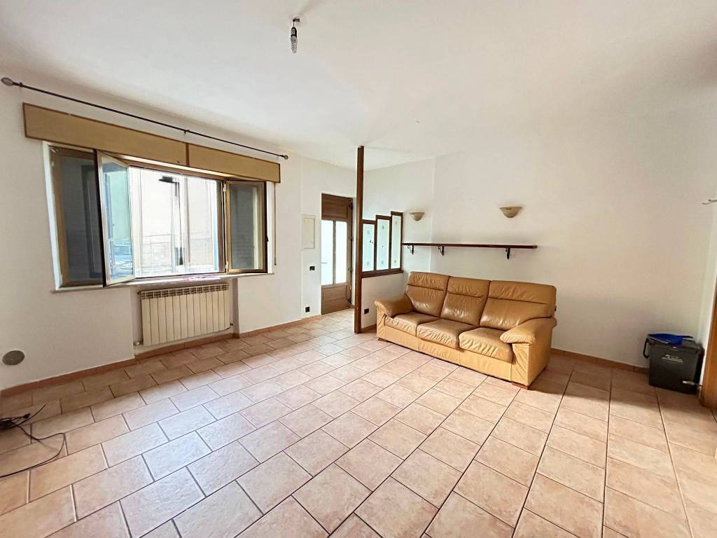 appartamento in vendita a Falconara Marittima in zona Castelferretti