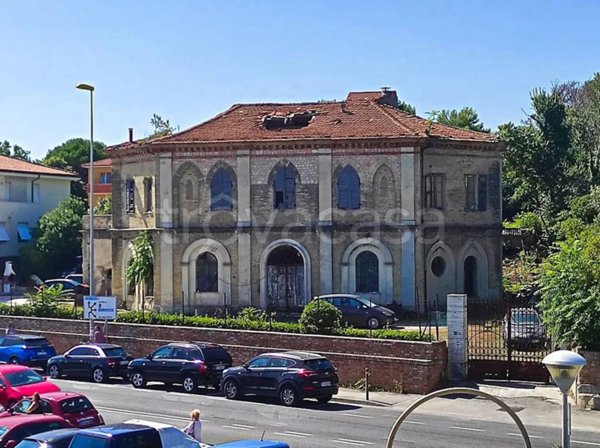 casa indipendente in vendita a Falconara Marittima