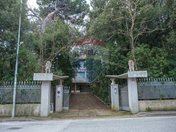 casa indipendente in vendita a Falconara Marittima