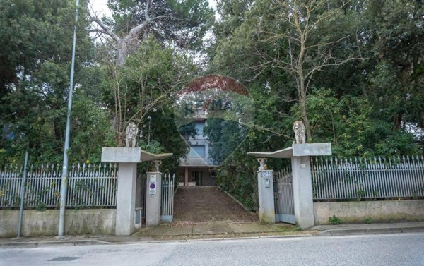 casa indipendente in vendita a Falconara Marittima