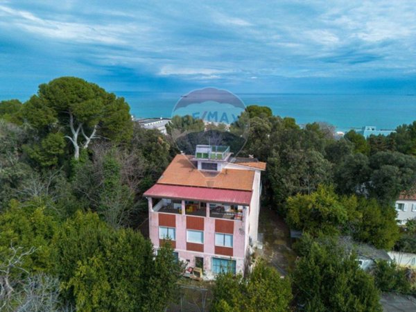 casa indipendente in vendita a Falconara Marittima