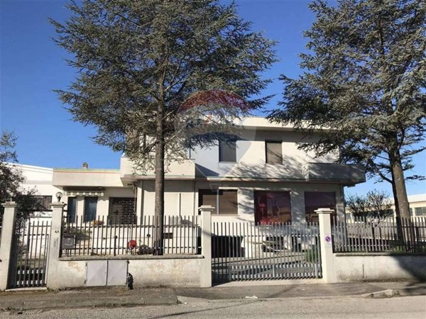 ufficio in vendita a Falconara Marittima in zona Fiumesino
