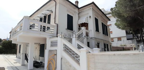 casa indipendente in vendita a Falconara Marittima