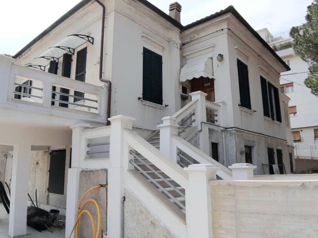 casa indipendente in vendita a Falconara Marittima