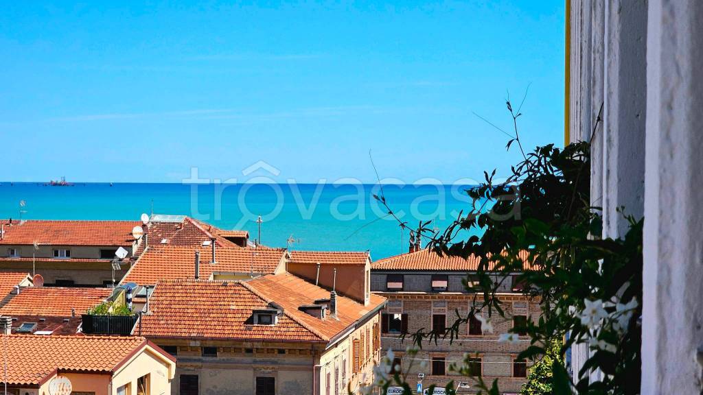 appartamento in vendita a Falconara Marittima