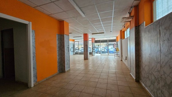 locale commerciale in vendita a Falconara Marittima