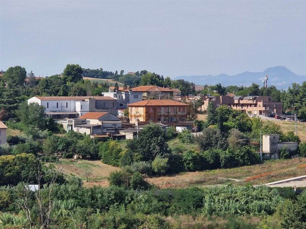 capannone in vendita a Falconara Marittima