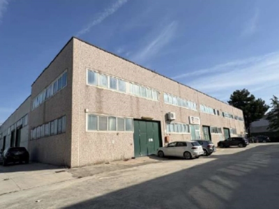 locale commerciale in vendita a Falconara Marittima