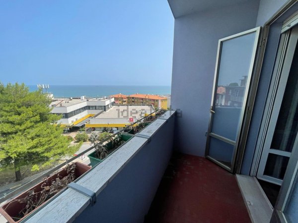 appartamento in vendita a Falconara Marittima in zona Palombina Vecchia