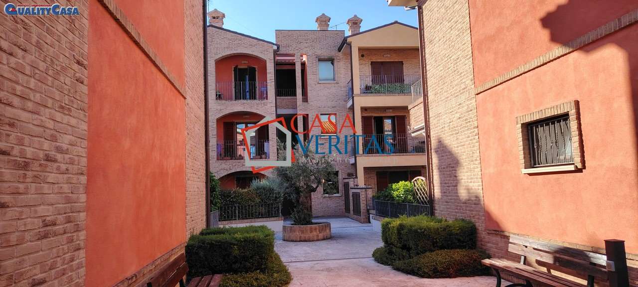 appartamento in vendita a Falconara Marittima in zona Castelferretti