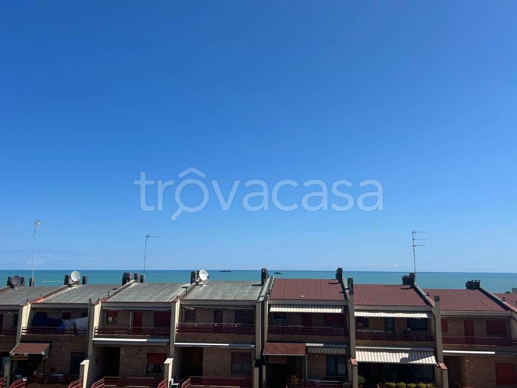 appartamento in vendita a Falconara Marittima in zona Palombina Vecchia