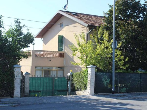 casa indipendente in vendita a Falconara Marittima