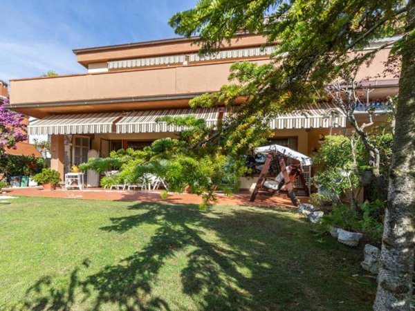 casa indipendente in vendita a Falconara Marittima