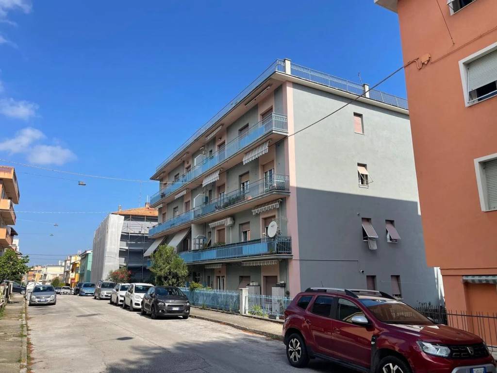 appartamento in vendita a Falconara Marittima