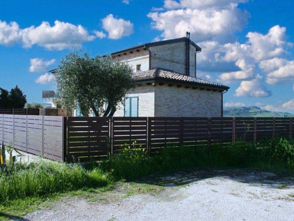 casa indipendente in vendita a Falconara Marittima