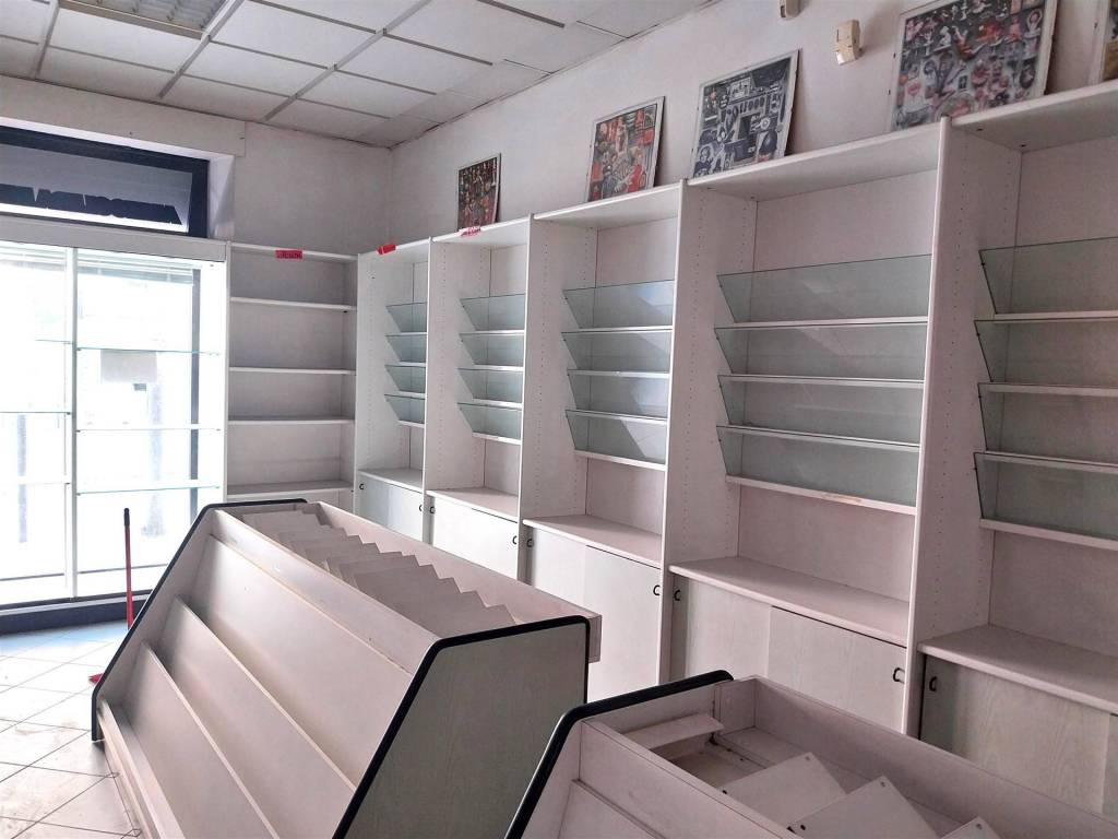 negozio in vendita a Falconara Marittima