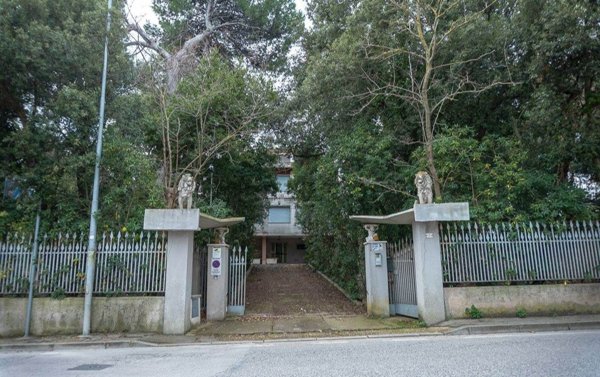casa indipendente in vendita a Falconara Marittima