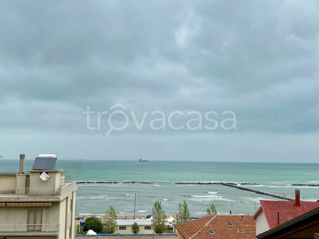 appartamento in vendita a Falconara Marittima in zona Palombina Vecchia