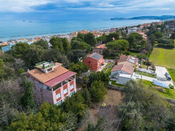casa indipendente in vendita a Falconara Marittima