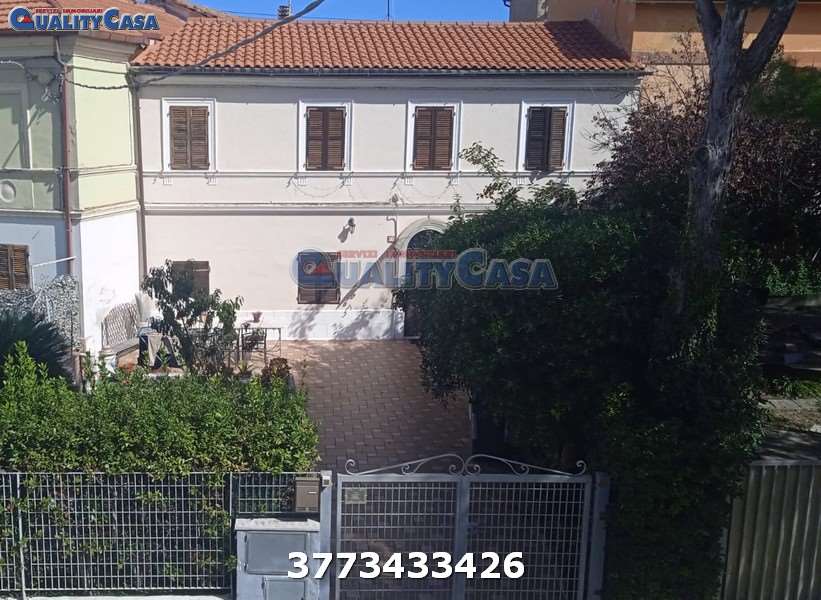 casa indipendente in vendita a Falconara Marittima