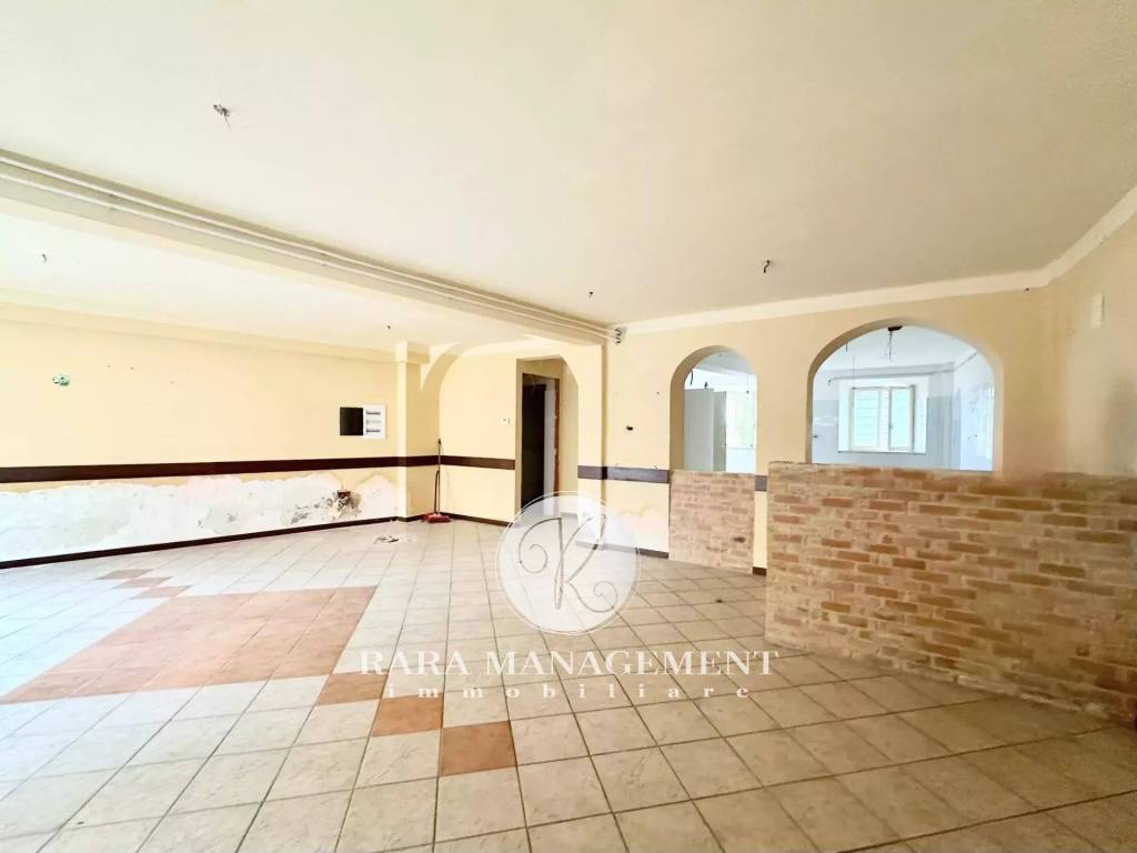 negozio in vendita a Falconara Marittima in zona Falconara Alta