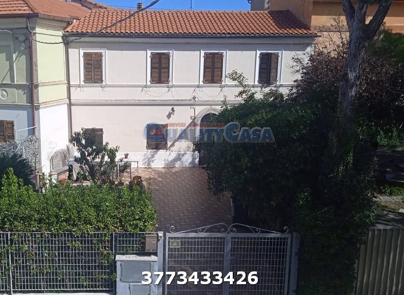 casa indipendente in vendita a Falconara Marittima