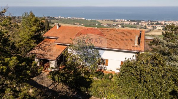 casa indipendente in vendita a Falconara Marittima